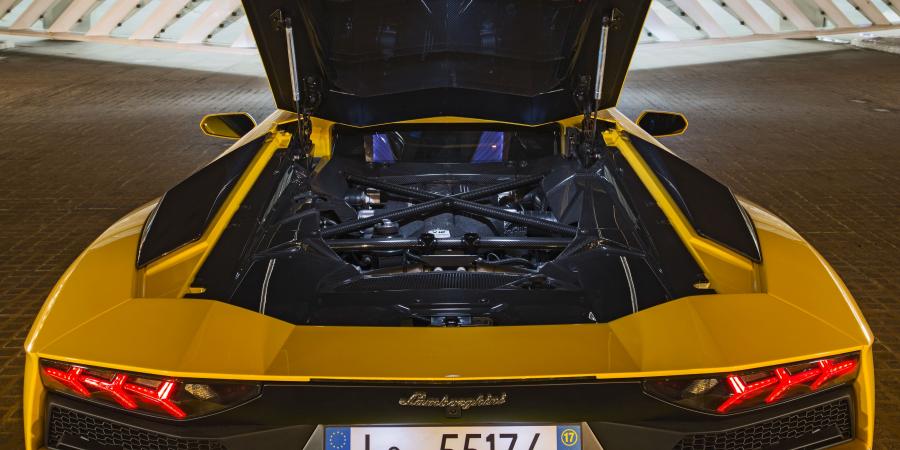 Моторный отсек Lamborghini Aventador S 2017 года  (WW) (фото 29 из 74)